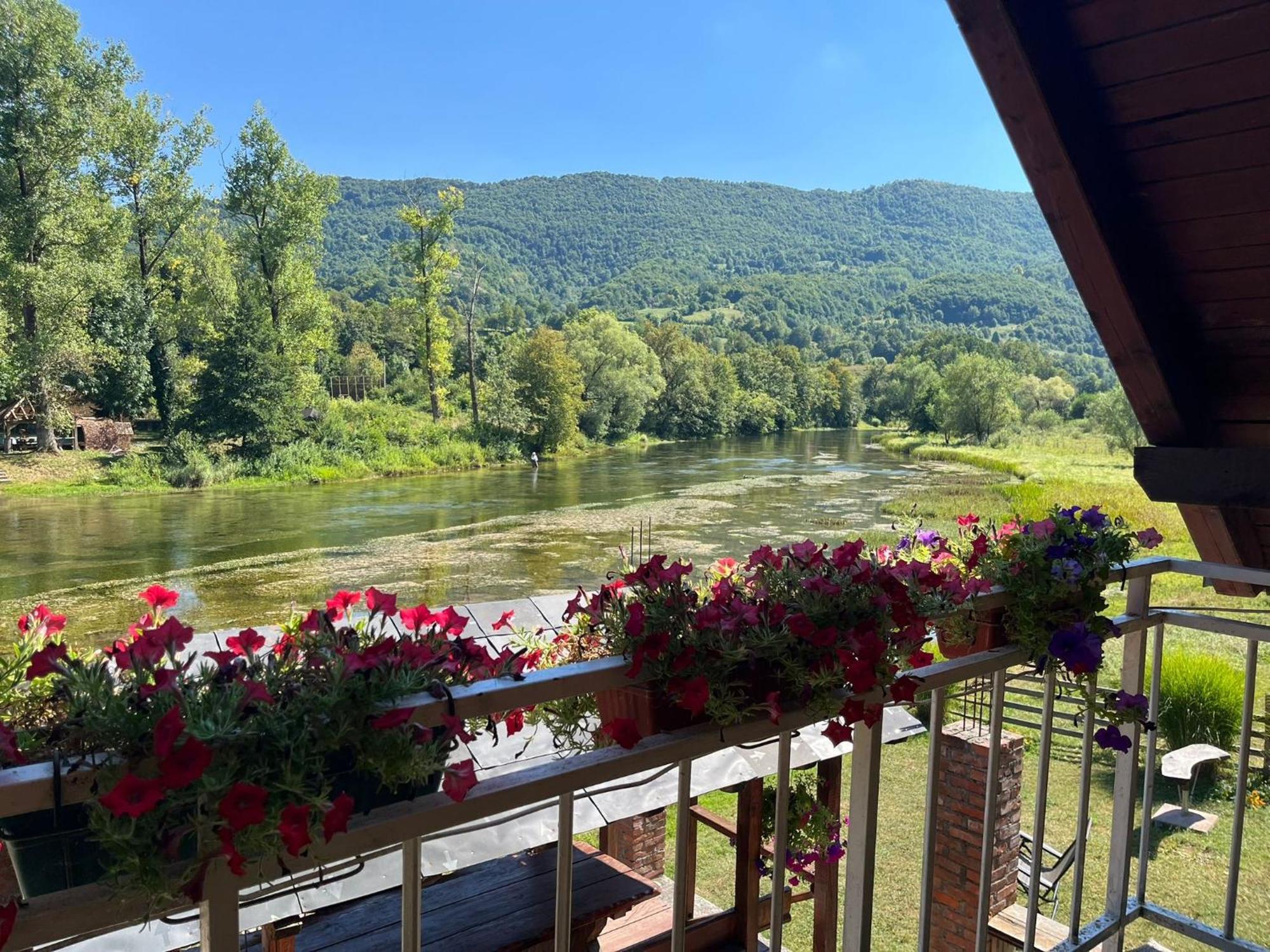 Bed And Breakfast Family Djukic Sipovo Zewnętrze zdjęcie